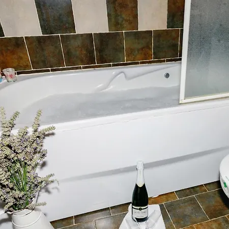 Holiday home 2 Bedroom Nice In Benllera
