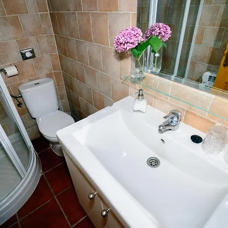 2 Bedroom Nice In * Benllera